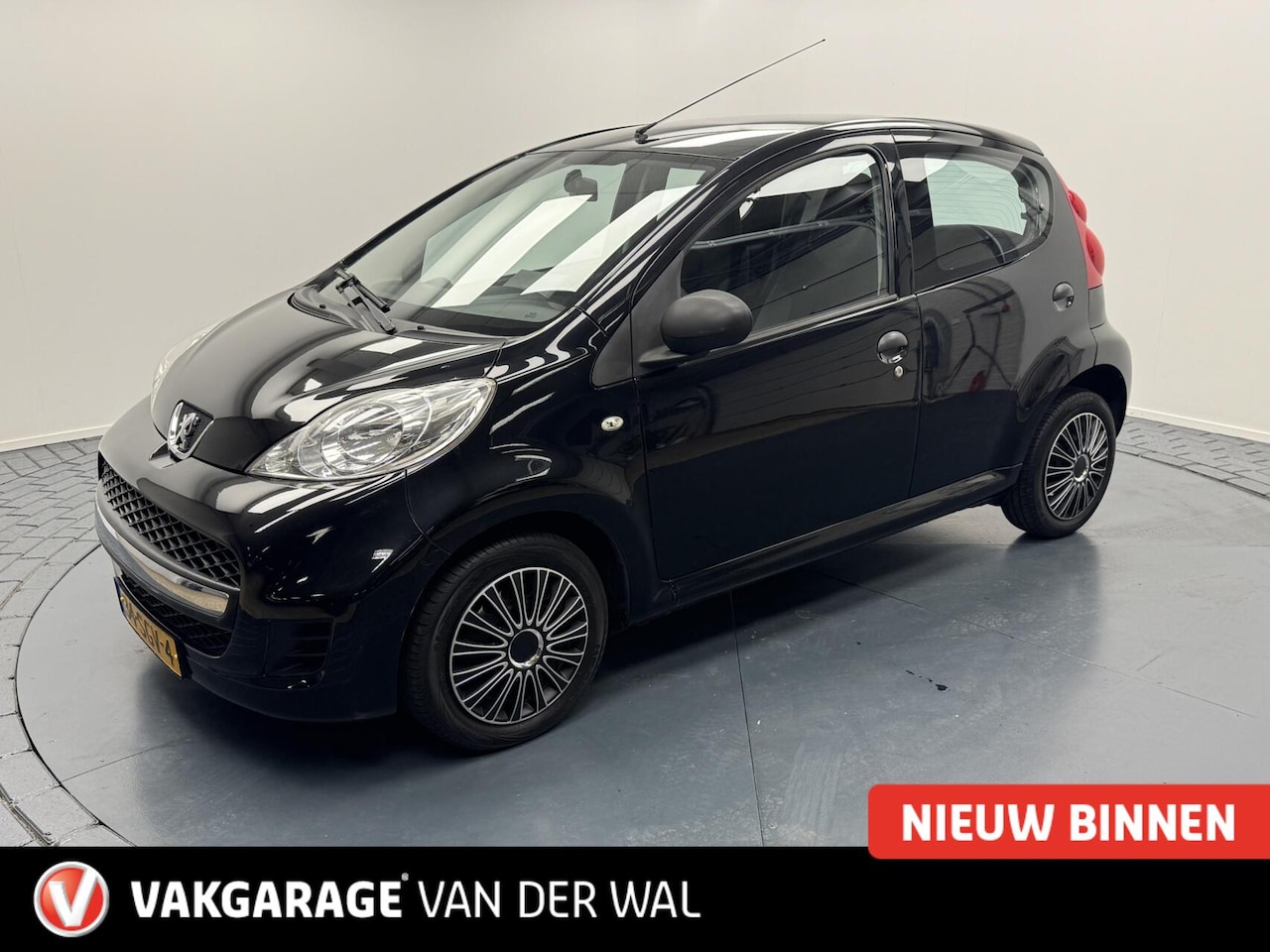 Peugeot 107 - 1.0i-12V Airco-Carplay-Navigatie - AutoWereld.nl