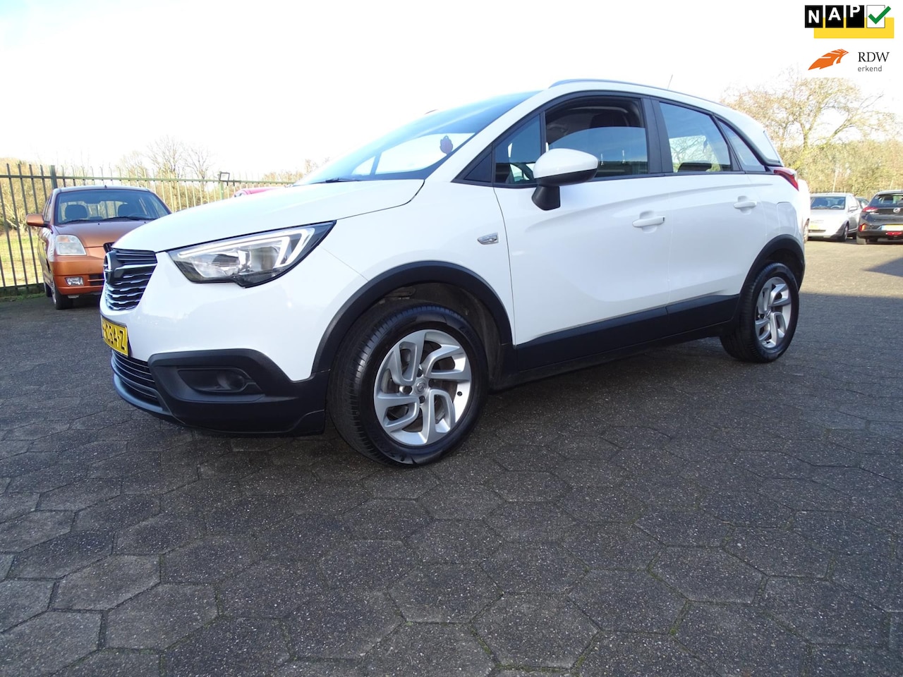 Opel Crossland X - 1.2 Turbo Online Edition AIRCO/BT/LMV/CRUISE/TREKHAAK - AutoWereld.nl