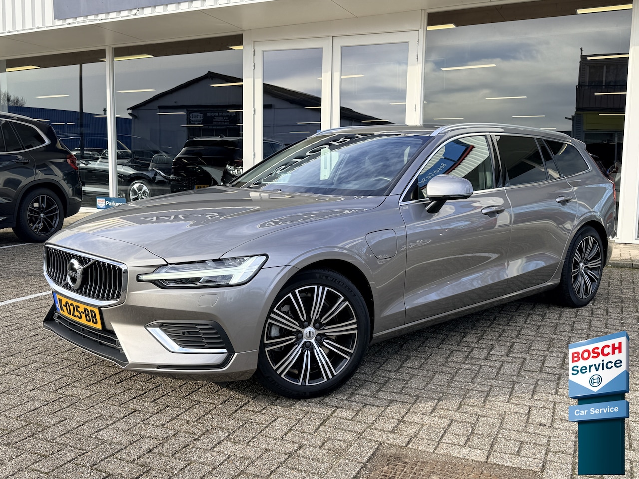 Volvo V60 - 2.0 T8 Recharge AWD Inscription | Pano | LED | Keyless | Adapt. Cruise | Apple/Android | T - AutoWereld.nl