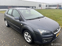 Ford Focus - 1.6-16V Futura Automaat / APK / NAP / Airco / Cruise / Trekhaak /