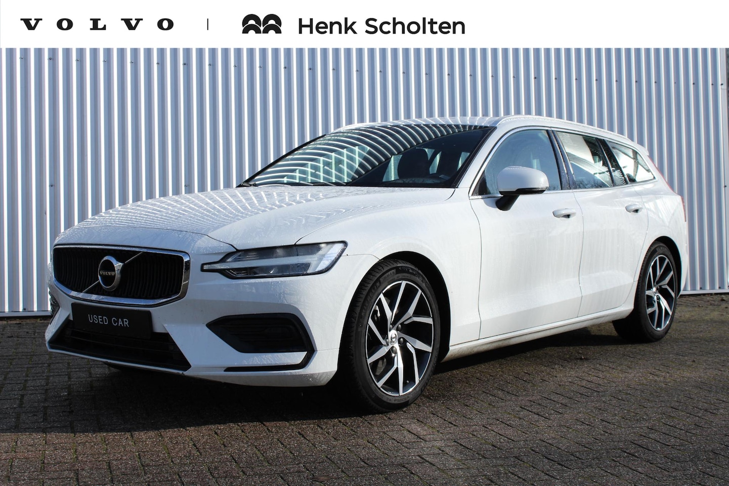 Volvo V60 - 2.0 T5 Momentum | Navigatie | AppleCarplay/Android Auto | Half lederen bekleding | Stoelve - AutoWereld.nl
