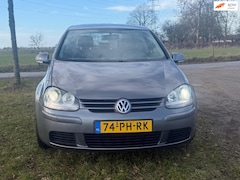 Volkswagen Golf - 2.0 FSI Sportline