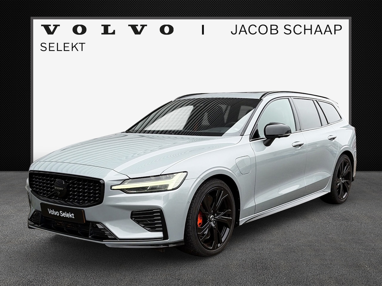 Volvo V60 - 2.0 T8 Plug-in hybrid AWD Plus Dark / Speciale samenstelling / 19" Velgen Black / B&W aud - AutoWereld.nl