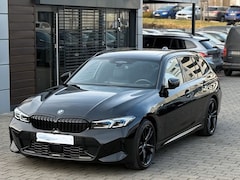 BMW 3-serie Touring - 320d xDrive M-SPORT * LED, NAVI+, LEDER, PANORAMA, H&K, HuD, TREKH, 19-inch LMV * 1e EIG