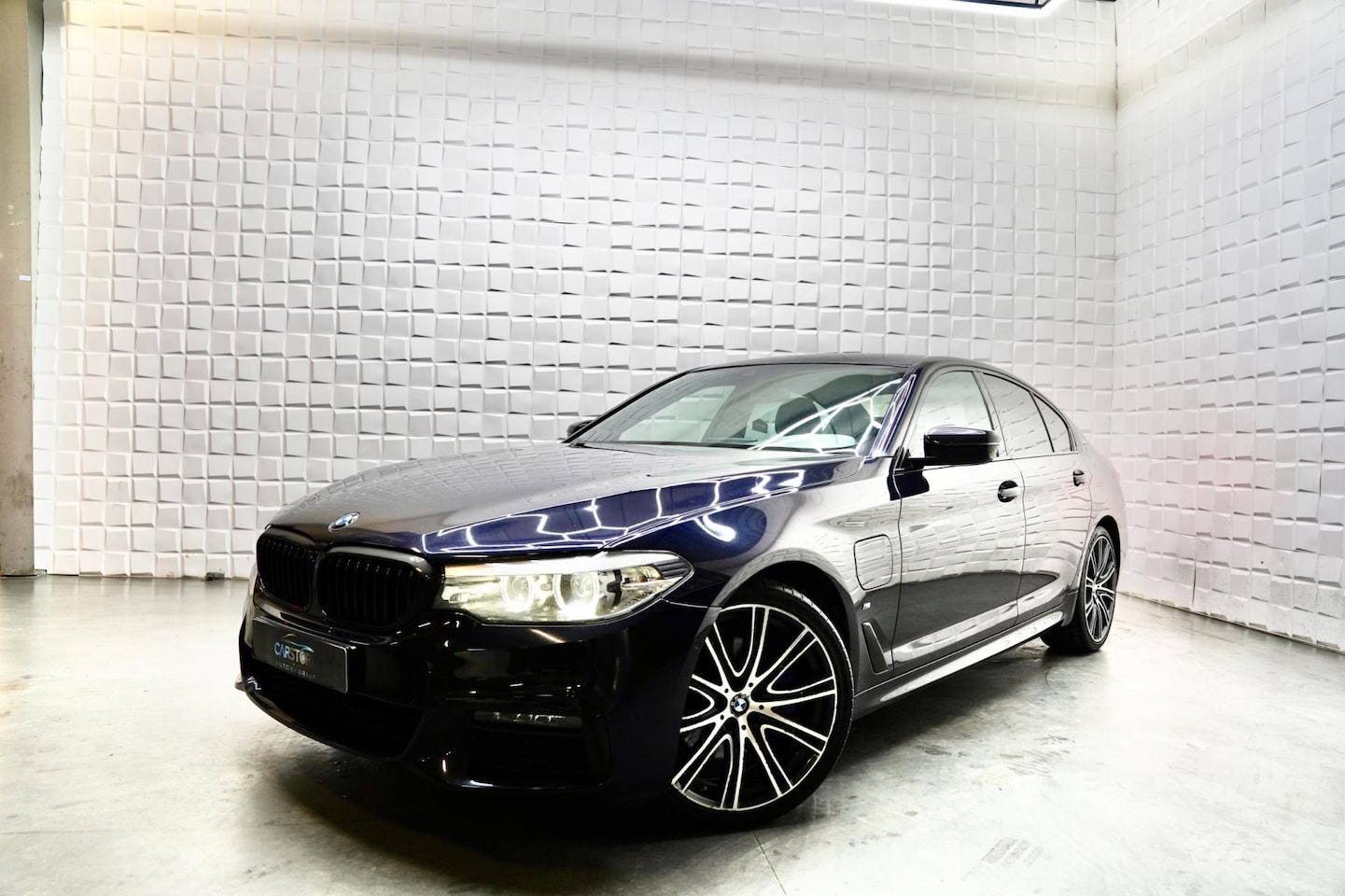 BMW 5-serie - 530e iPerformance M SPORT LIVE COCKPIT CAM - AutoWereld.nl