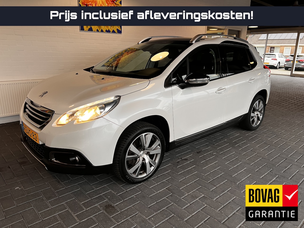 Peugeot 2008 - 1.6 VTi Féline / Panodak / Navi / Lederen bekleding / Trekhaak / Sportwielen - AutoWereld.nl