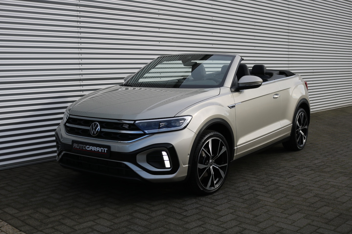 Volkswagen T-Roc Cabrio - 1.5 TSI R-Line DSG (VirtualCockpit Carplay IQ-Light Camera ACC Windschot Trekhaak 19InchLM - AutoWereld.nl