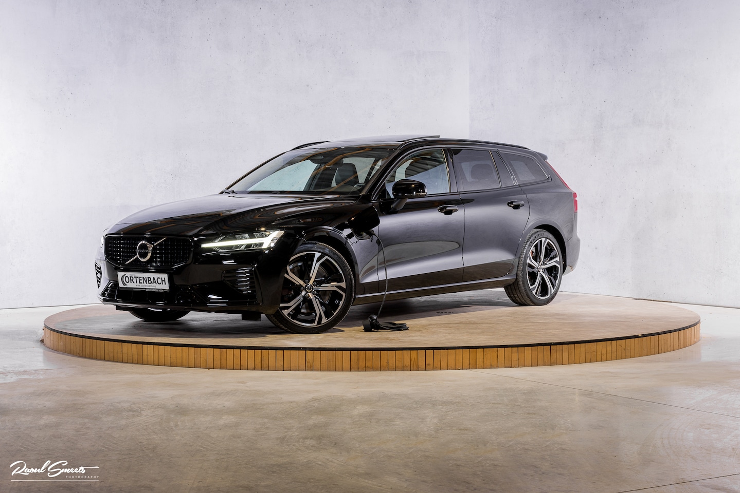 Volvo V60 - 2.0 T8 Plug-in hybrid AWD Ultimate Dark | Panorama dak | Adaptieve cruise | Harman Kardon - AutoWereld.nl
