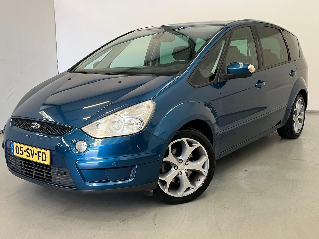 Ford S-Max - 2.0-16V / 7-pers / NL-auto / Pano / Trekhaak / 18" LM - AutoWereld.nl