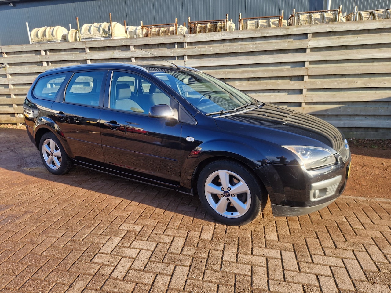 Ford Focus Wagon - 1.6-16V Futura Airco, Navigatie - AutoWereld.nl