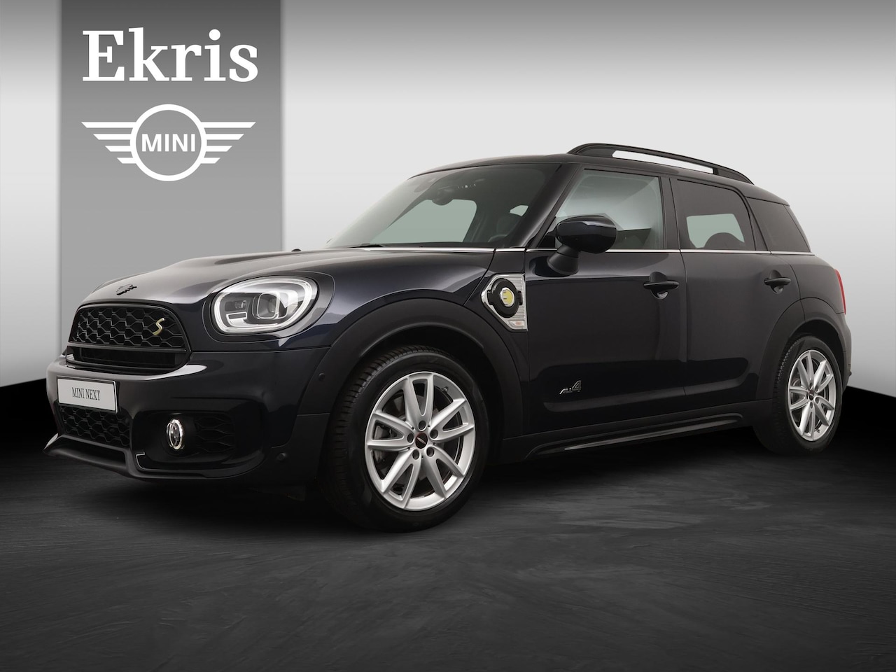 MINI Countryman - Cooper SE ALL4 John Cooper Works | Achteruitrijcamera | Panoramadak | Stuurwielverwarming - AutoWereld.nl