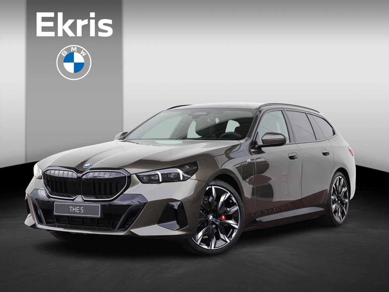 BMW 5-serie Touring - 530e | M Sportpakket Pro | Individual Lak | Travel Pack | Comfort Pack - AutoWereld.nl