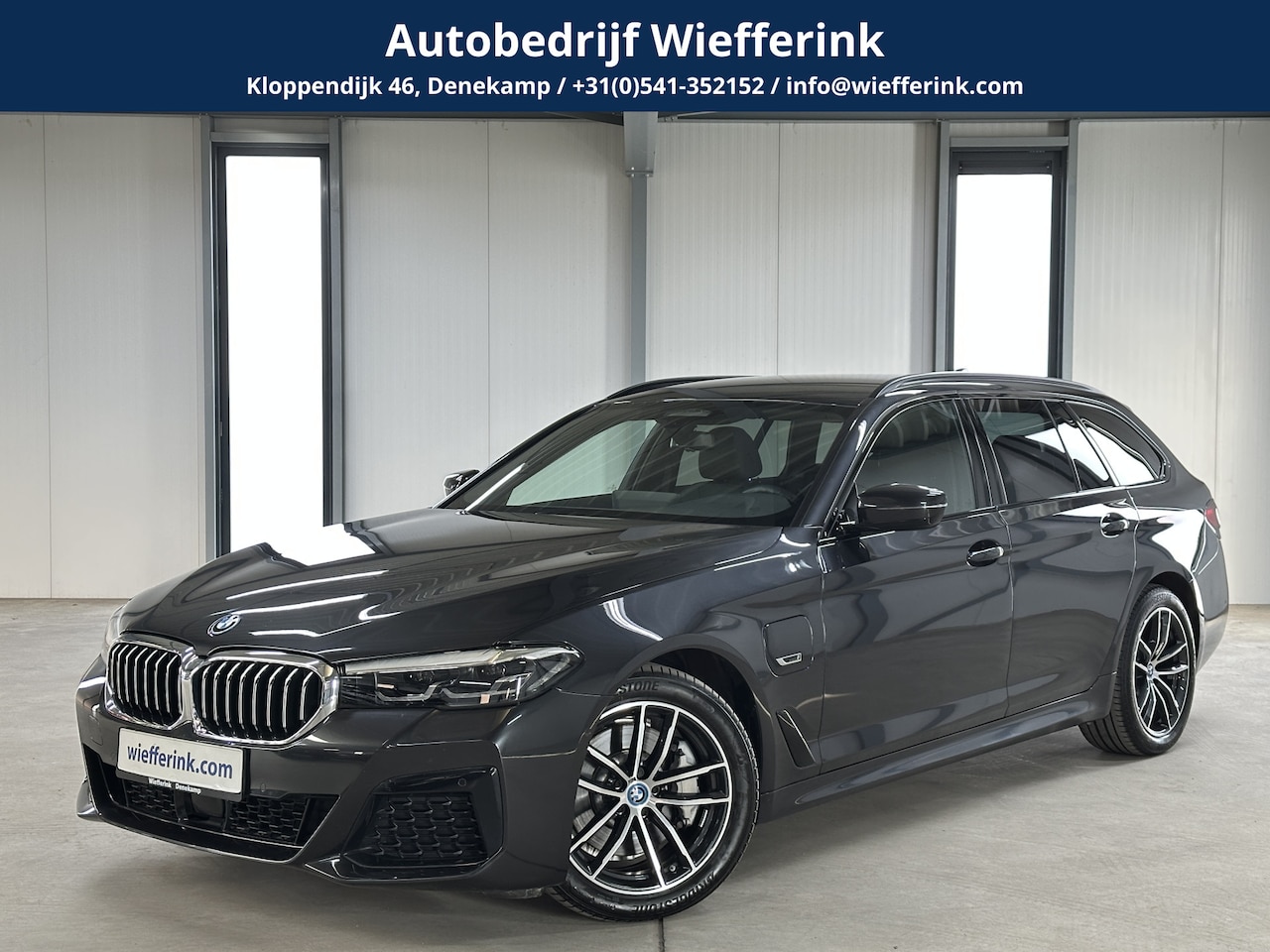 BMW 5-serie Touring - 530e xDrive 292pk M-Sport | Elek. Trekhaak | H&K Sound | ACC | Park-Assist - AutoWereld.nl