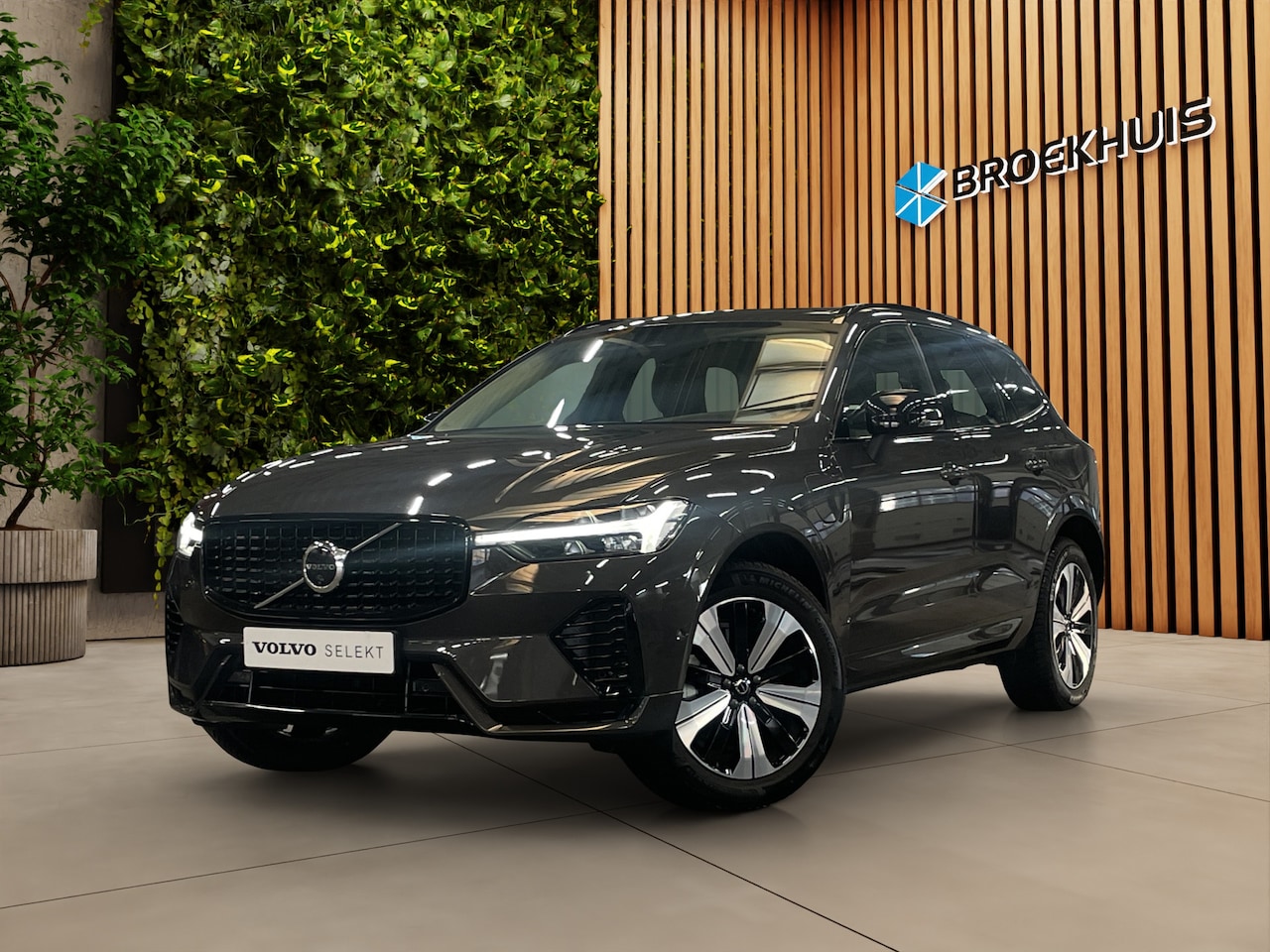 Volvo XC60 - 2.0 T6 Plug-in hybrid AWD Plus Dark 360cam Trekhaak Memory stoelen - AutoWereld.nl