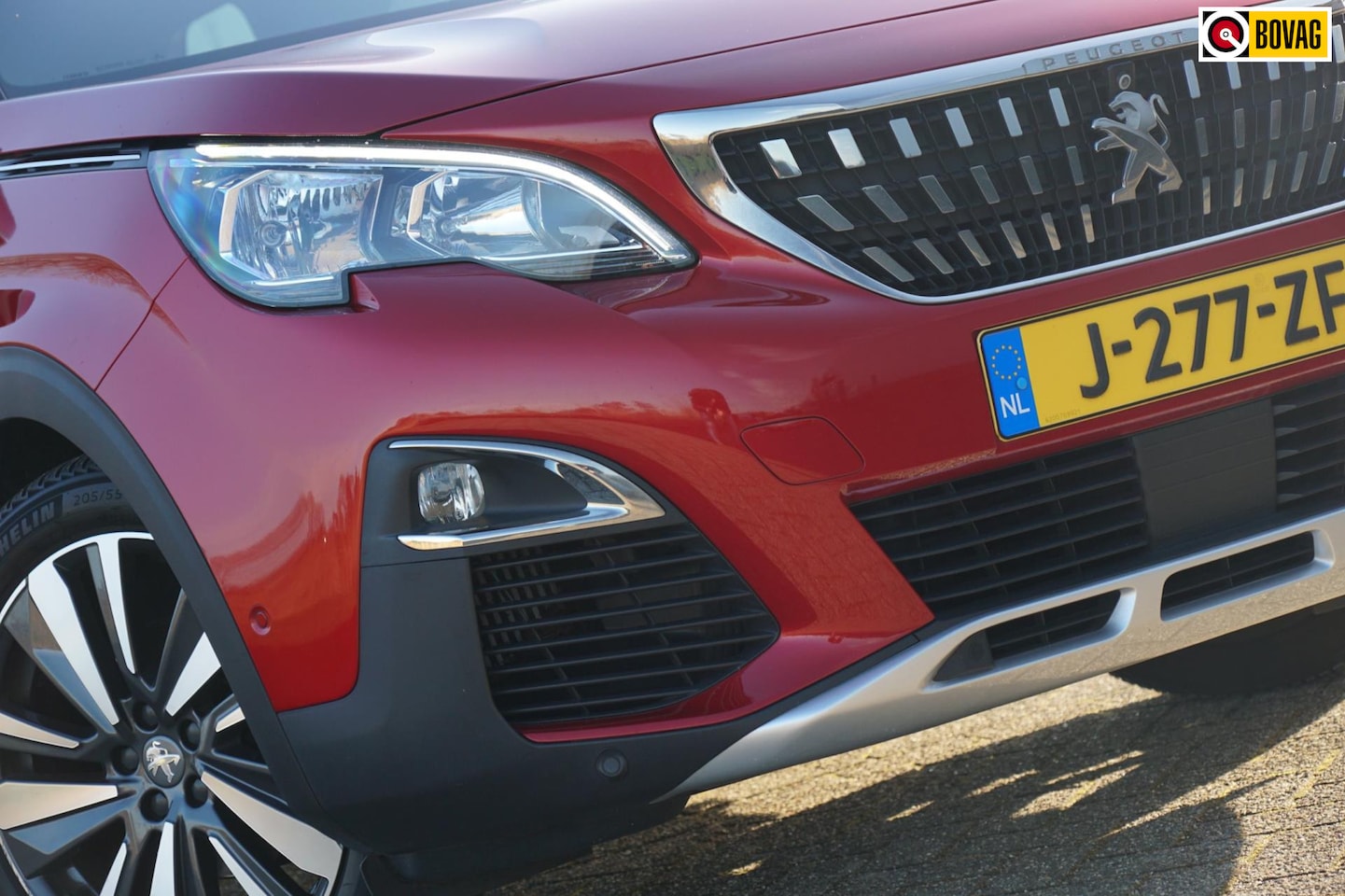Peugeot 5008 - 1.2 PureTech 130pk Premium Avantage Automaat - Rouge Ultimate - Camera/Carplay/Cruise - AutoWereld.nl