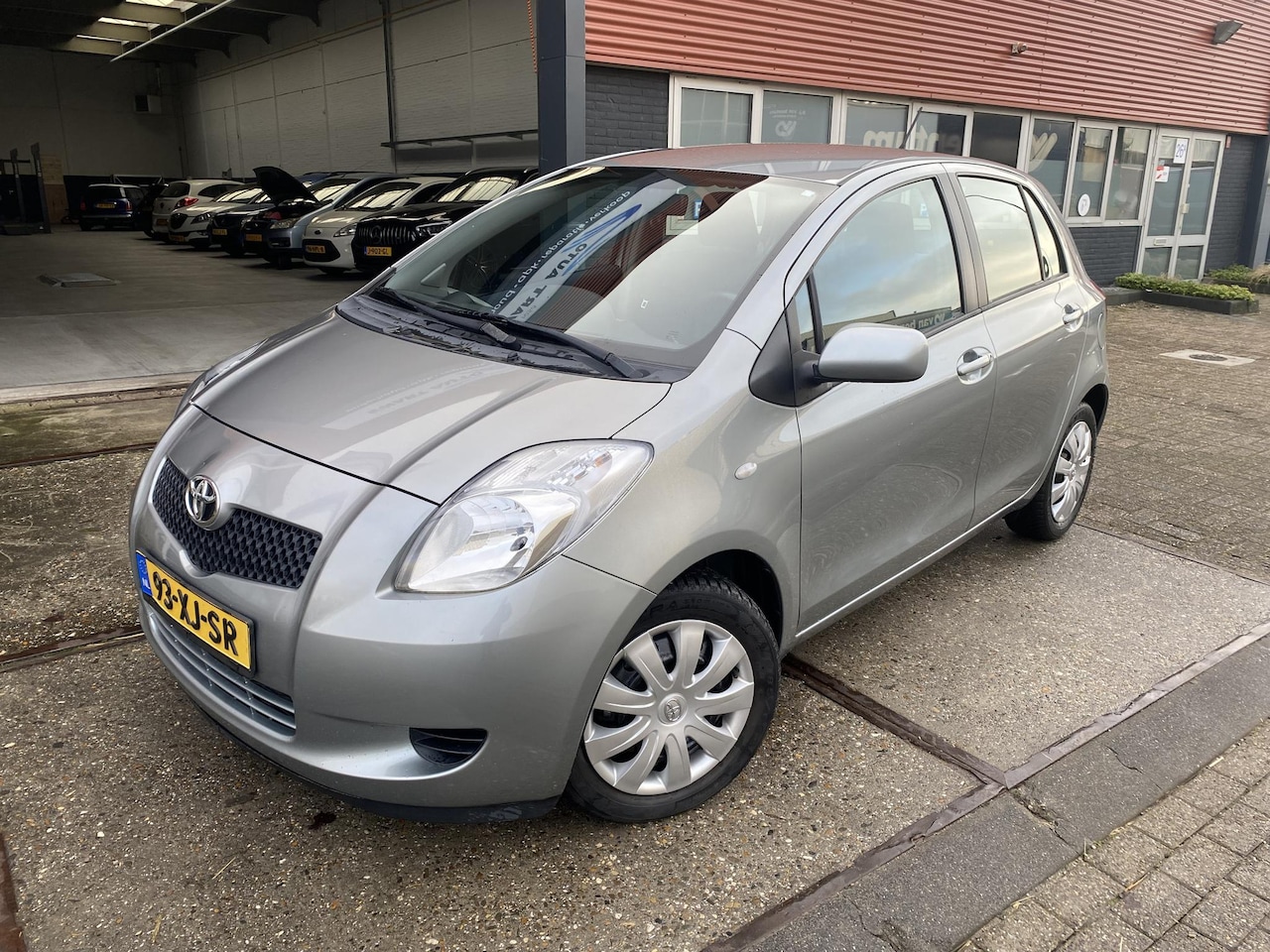 Toyota Yaris - 1.3 VVTi Sol MMT 5 Deurs HB | Automaat | Airco | Centrale vergrendeling | All-Season Bande - AutoWereld.nl