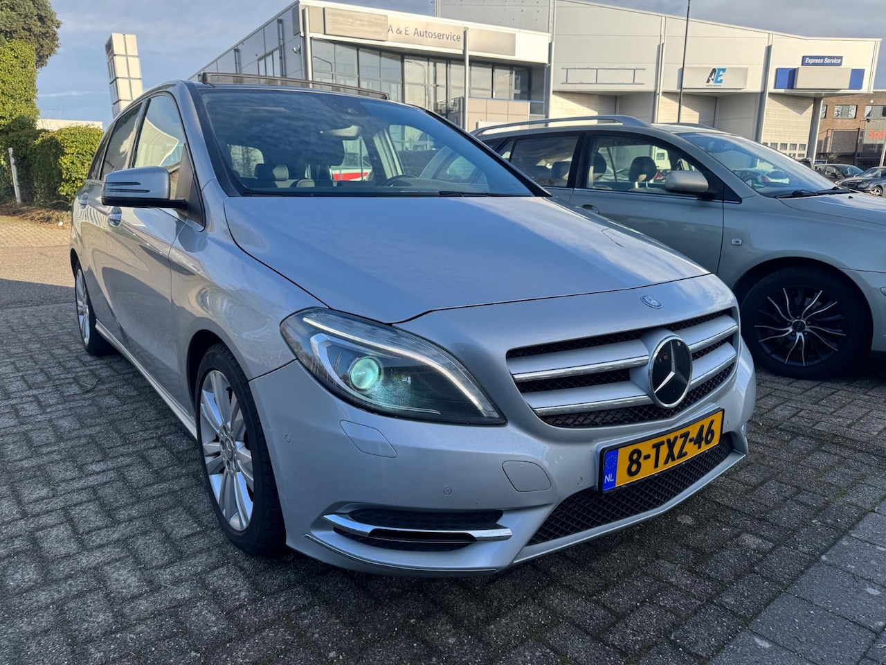 Mercedes-Benz B-klasse - 180 Ambition AUTOMAAT,PANODAK,Xenon - AutoWereld.nl