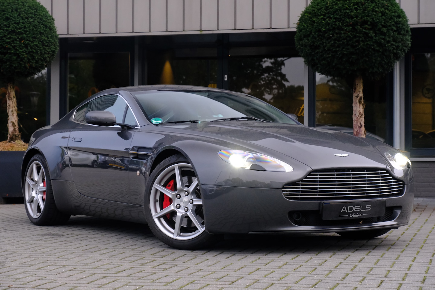 Aston Martin V8 Vantage - 4.3 V8 Sportshift Meteorite Silver - AutoWereld.nl