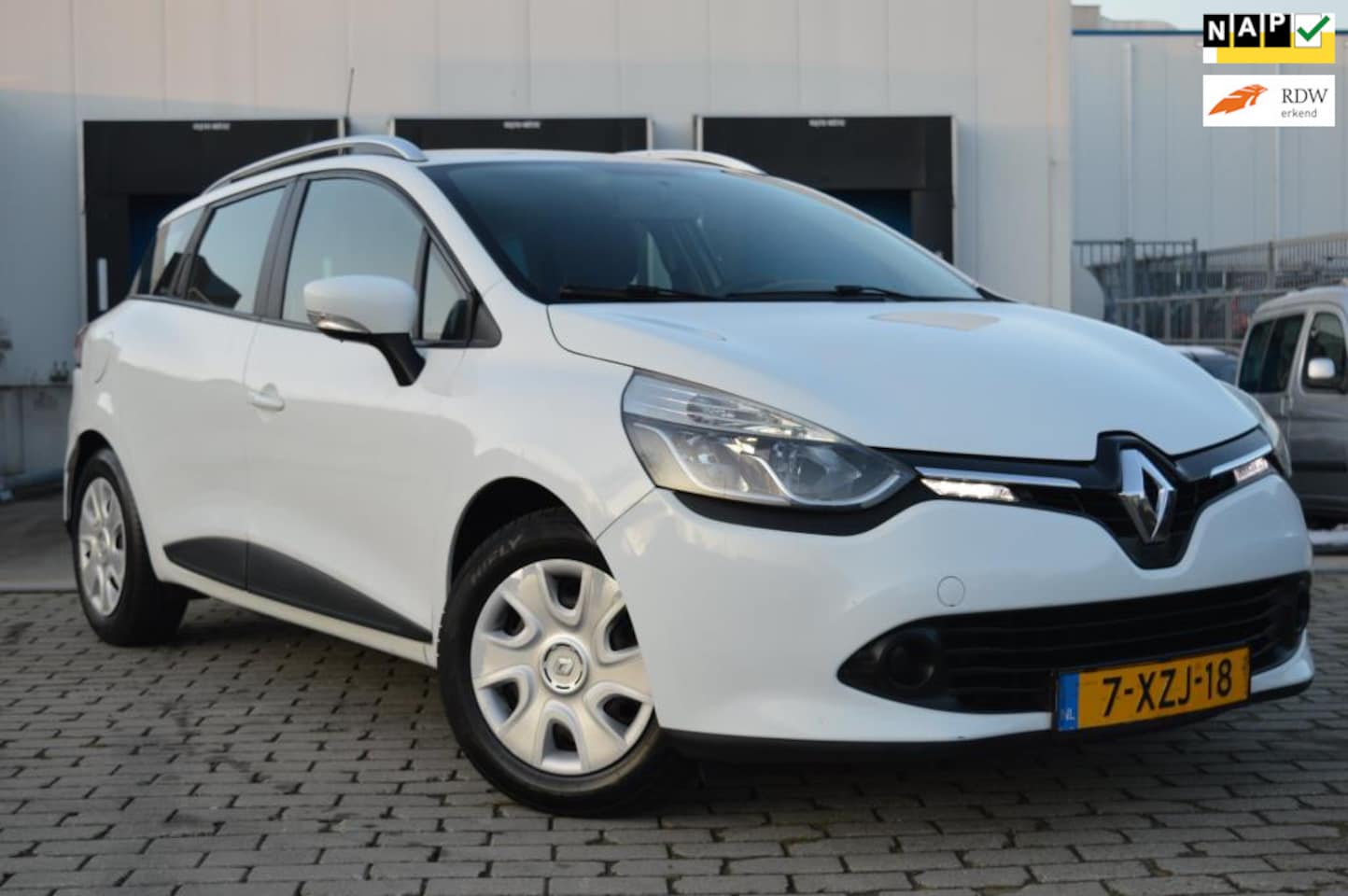 Renault Clio Estate - 1.5 dCi ECO Expression Airco Cruise NAP - AutoWereld.nl