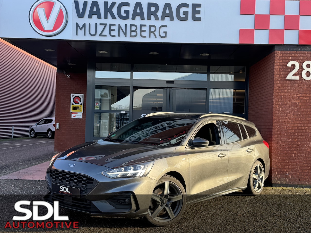 Ford Focus Wagon - 1.5 EcoBoost ST Line Business // NAVI // PDC V+A // CLIMA // STOELVERWARMING // ADAPTIVE C - AutoWereld.nl