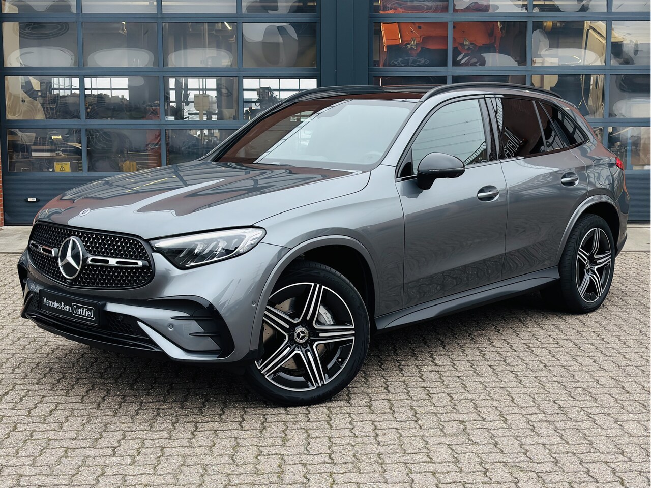 Mercedes-Benz GLC-klasse - 300e 4-Matic AMG Line | Distronic | Spoorassistent | Panoramadak | 360 Camera | Trekhaak | - AutoWereld.nl