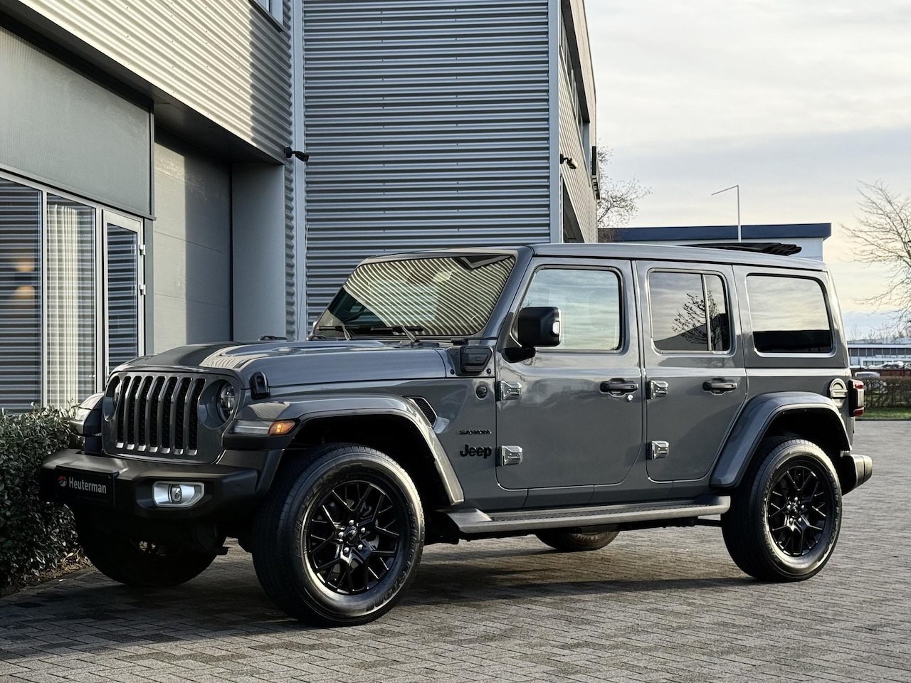 Jeep Wrangler Unlimited - 4xe 380 Sahara Open Sky/ Trekhaak/ Nardo - AutoWereld.nl