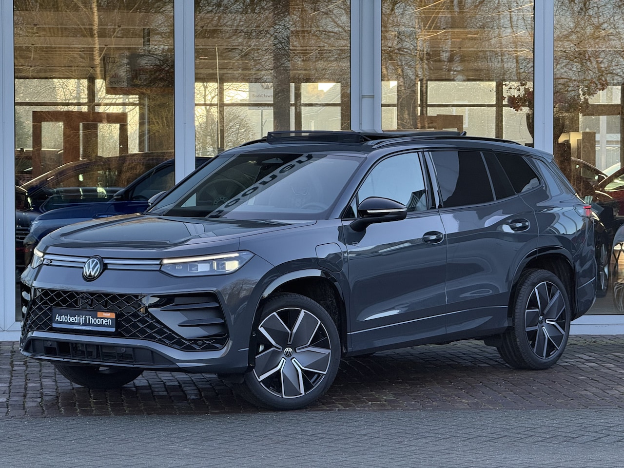 Volkswagen Tayron - 1.5 eHybrid R-Line Edition | Trekhaak | 360° Camera | Pano - AutoWereld.nl