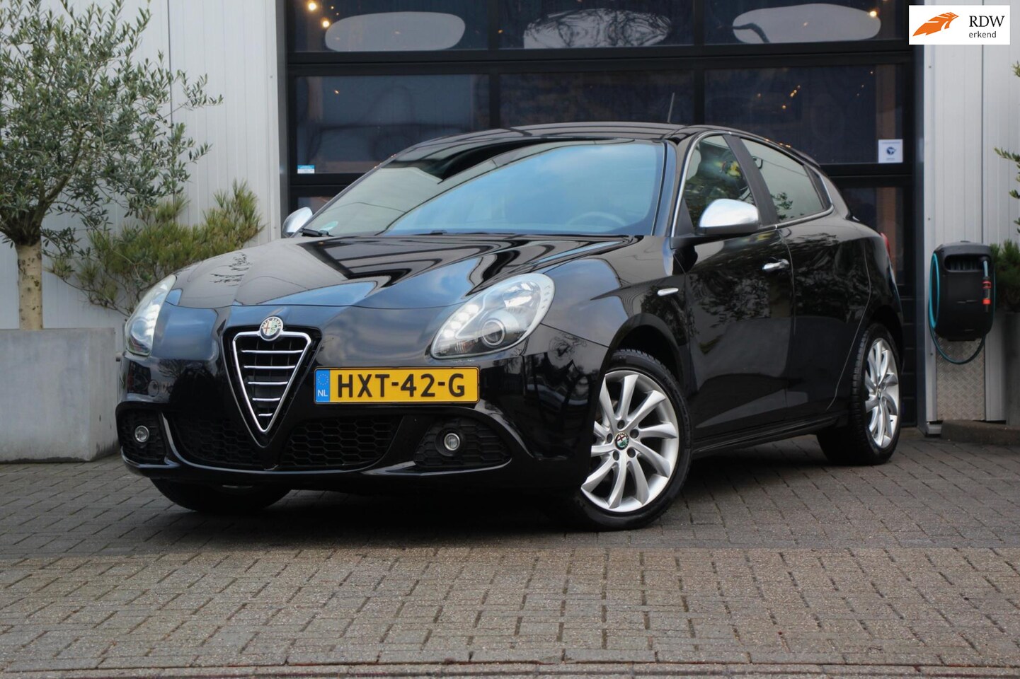 Alfa Romeo Giulietta - 1.4 T Turbo Turismo - LEDER - SPORTIVA - STOEL VERW - CARPLAY - CRUISE CONTROL - CAMERA + - AutoWereld.nl