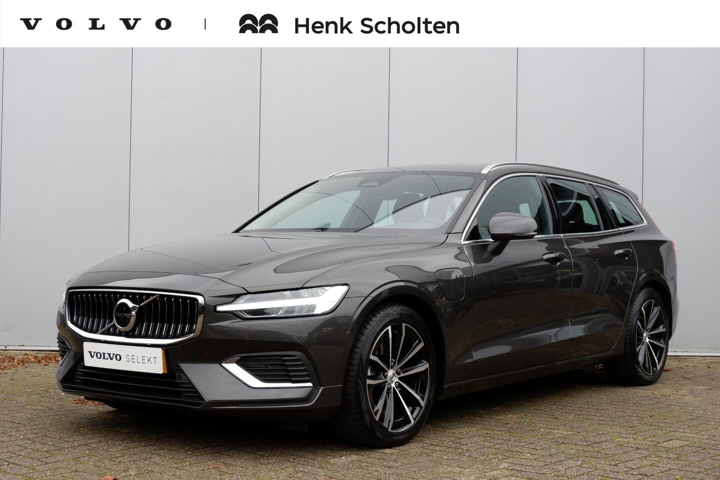 Volvo V60 - T6 Plug-in hybrid AWD Essential Bright | Verwarmde Voorstoelen, Stuurwiel en Achterbank | - AutoWereld.nl