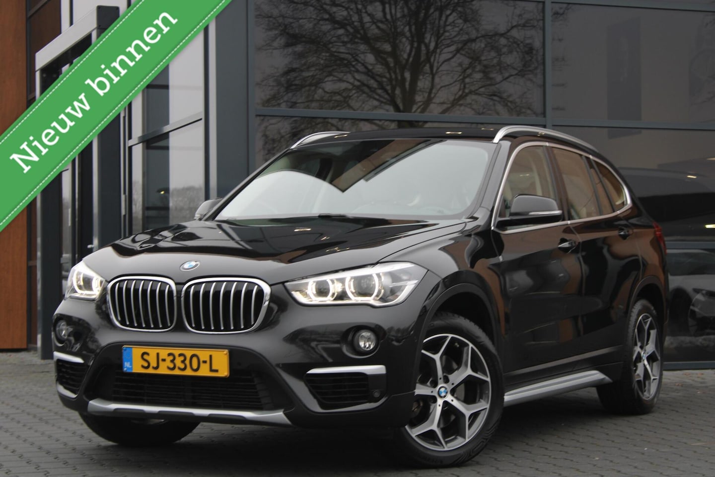 BMW X1 - sDrive20i High Executive | Zeer netjes | Trekhaak | Leder - AutoWereld.nl