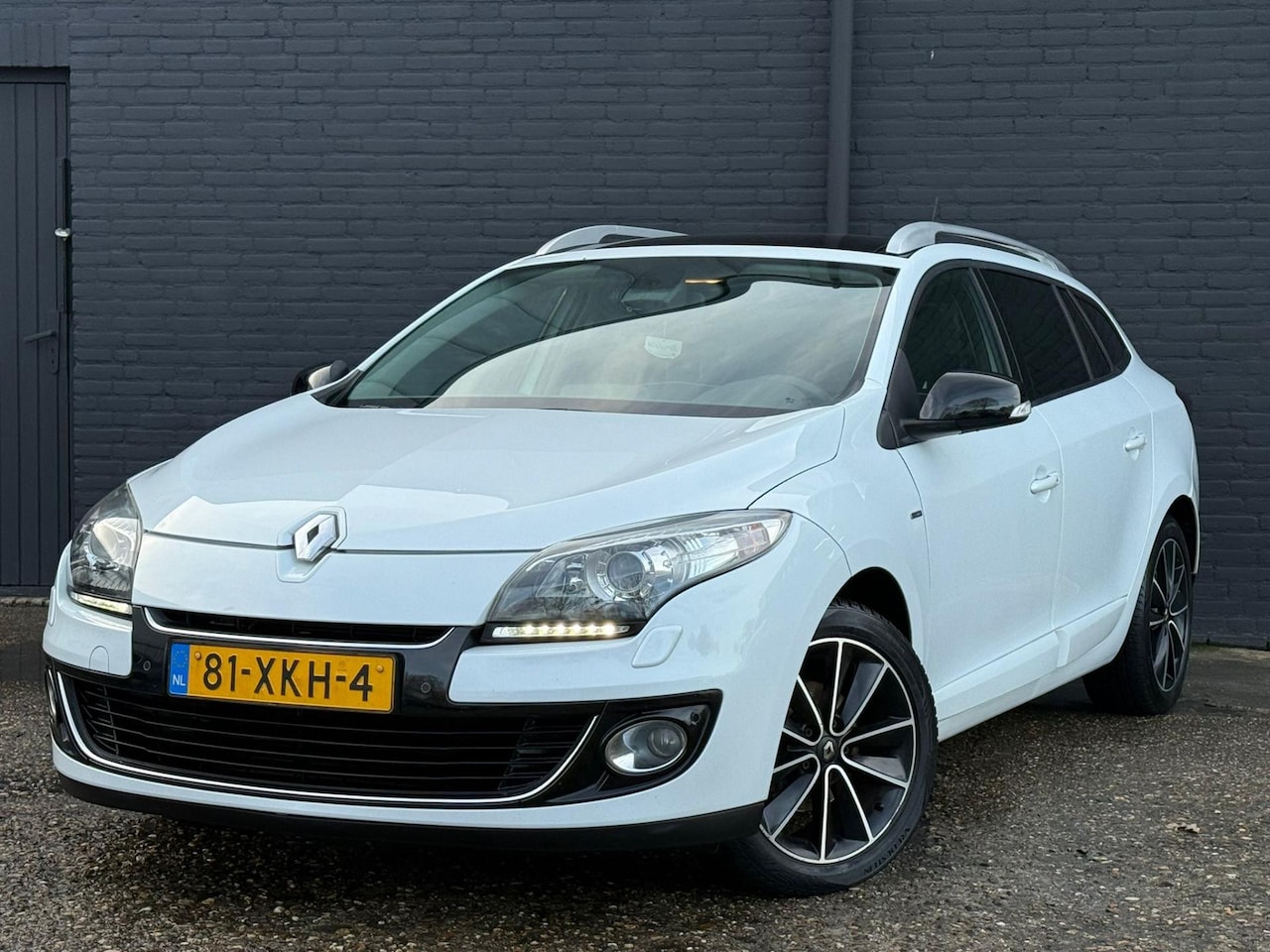 Renault Mégane Estate - 1.5 dCi Bose NAVI | PDC | CAMERA | KEYLESS | CRUISE | AIRCO | NWE APK - AutoWereld.nl