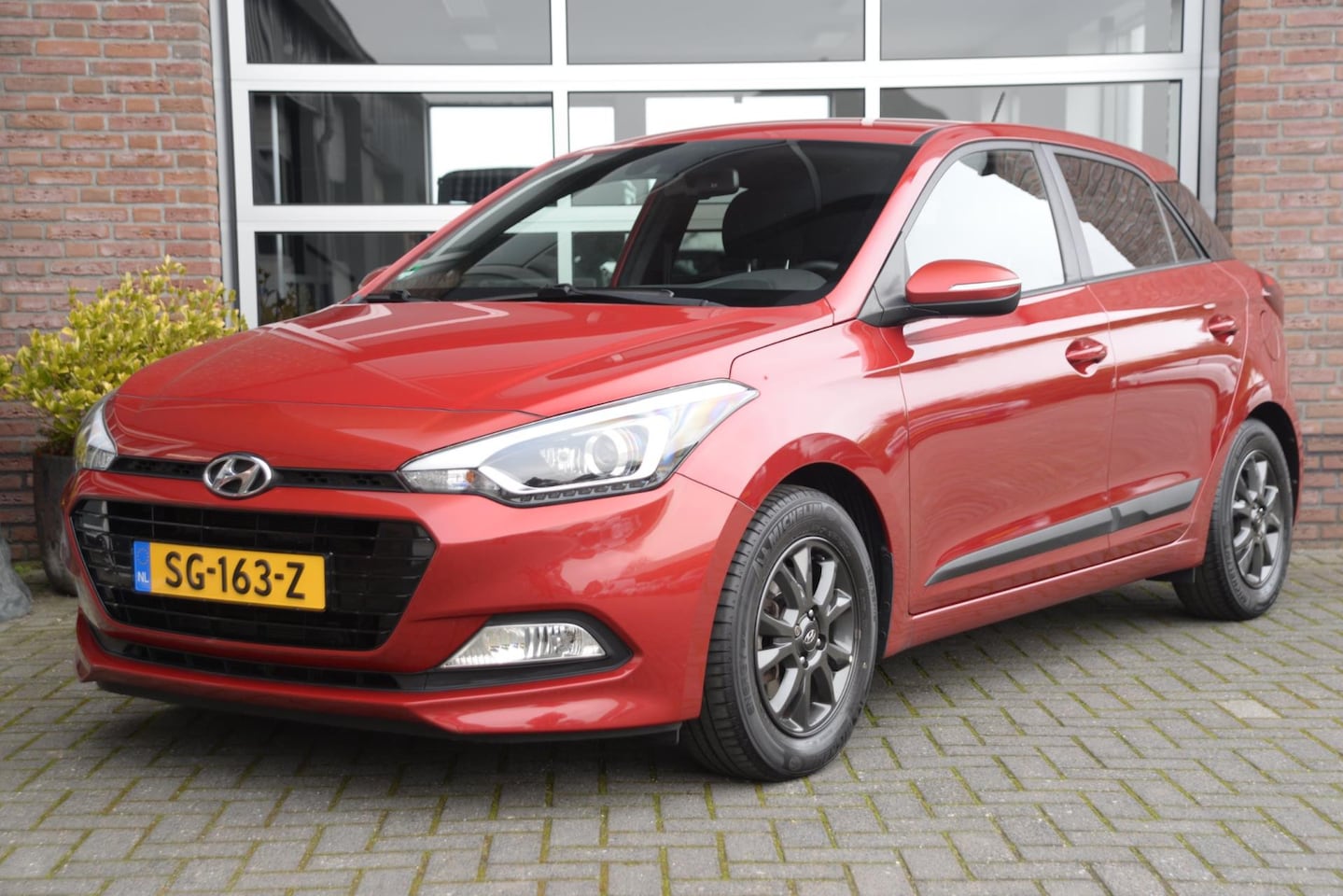 Hyundai i20 - 1.0 T-GDI Black Edition | Navigatie | Camera | 1e Eigenaar | NAP | - AutoWereld.nl