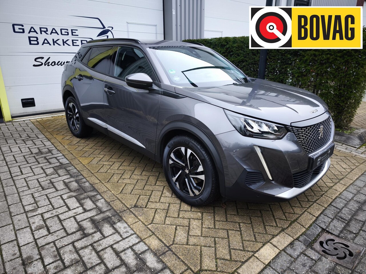 Peugeot 2008 - 1.2 PureTech Allure Pack 130pk EAT8 Automaat | Trekhaak | Adaptive Cruise | Stoelverwarmin - AutoWereld.nl