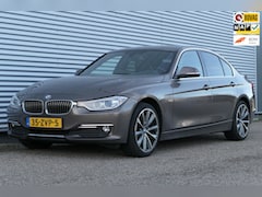 BMW 3-serie - 316i Upgrade Edition NAP Leder Carplay Navi
