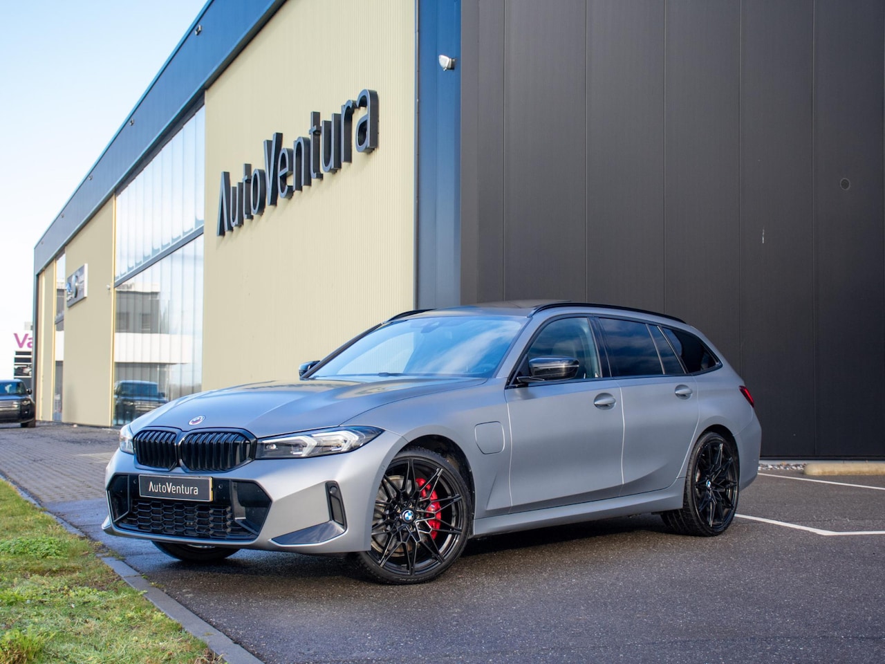 BMW 3-serie Touring - 330e xDrive | M-Sport | Schuif-/kantel dak | Stoelverwarming | Head-Up | Camera - AutoWereld.nl