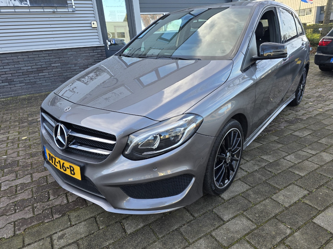 Mercedes-Benz B-klasse - 250 AMG UITVOERING - AutoWereld.nl