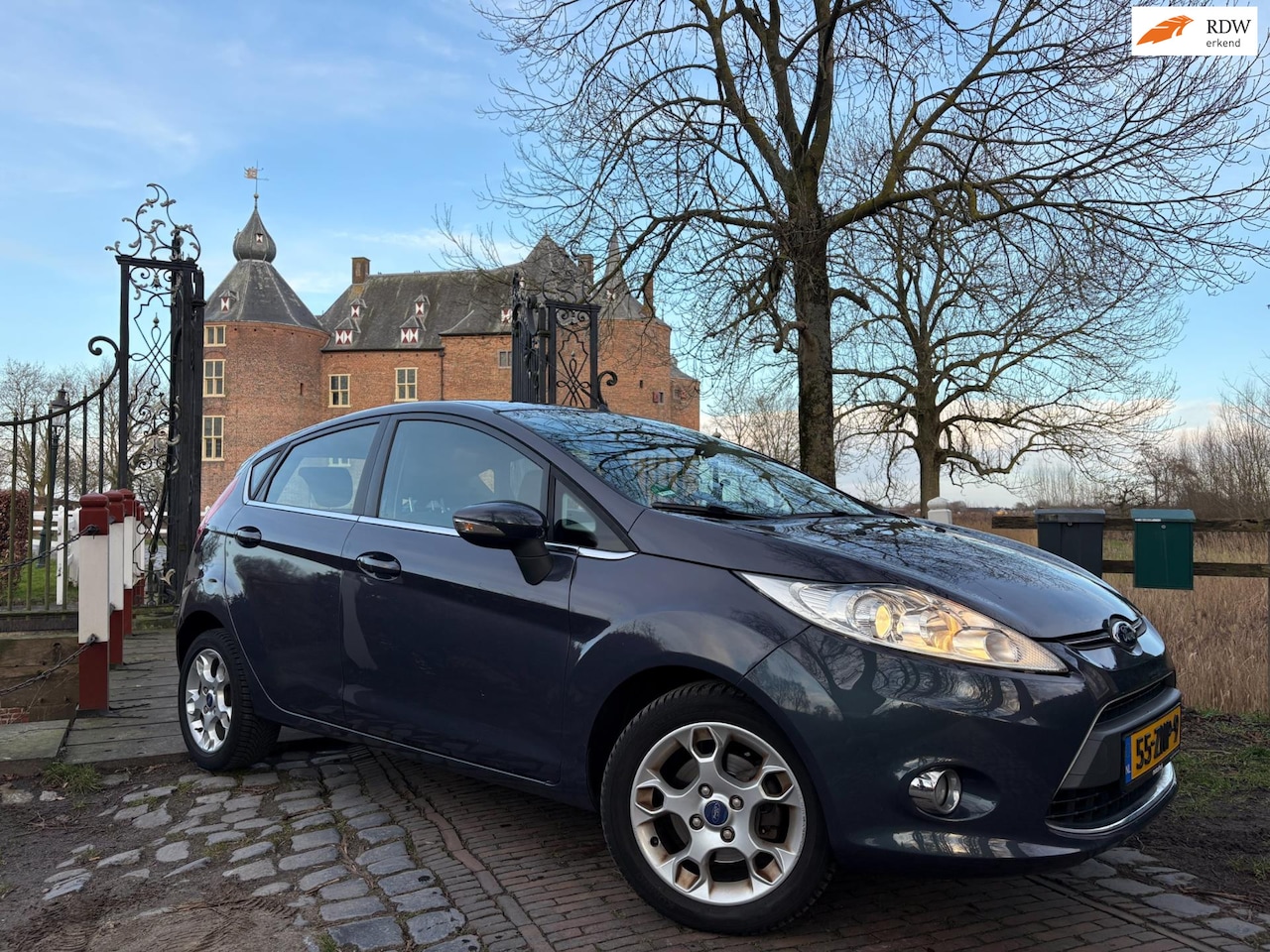 Ford Fiesta - 1.25 Titanium 5DRS/AIRCO/PARKEERSENSOREN/CRUISE - AutoWereld.nl