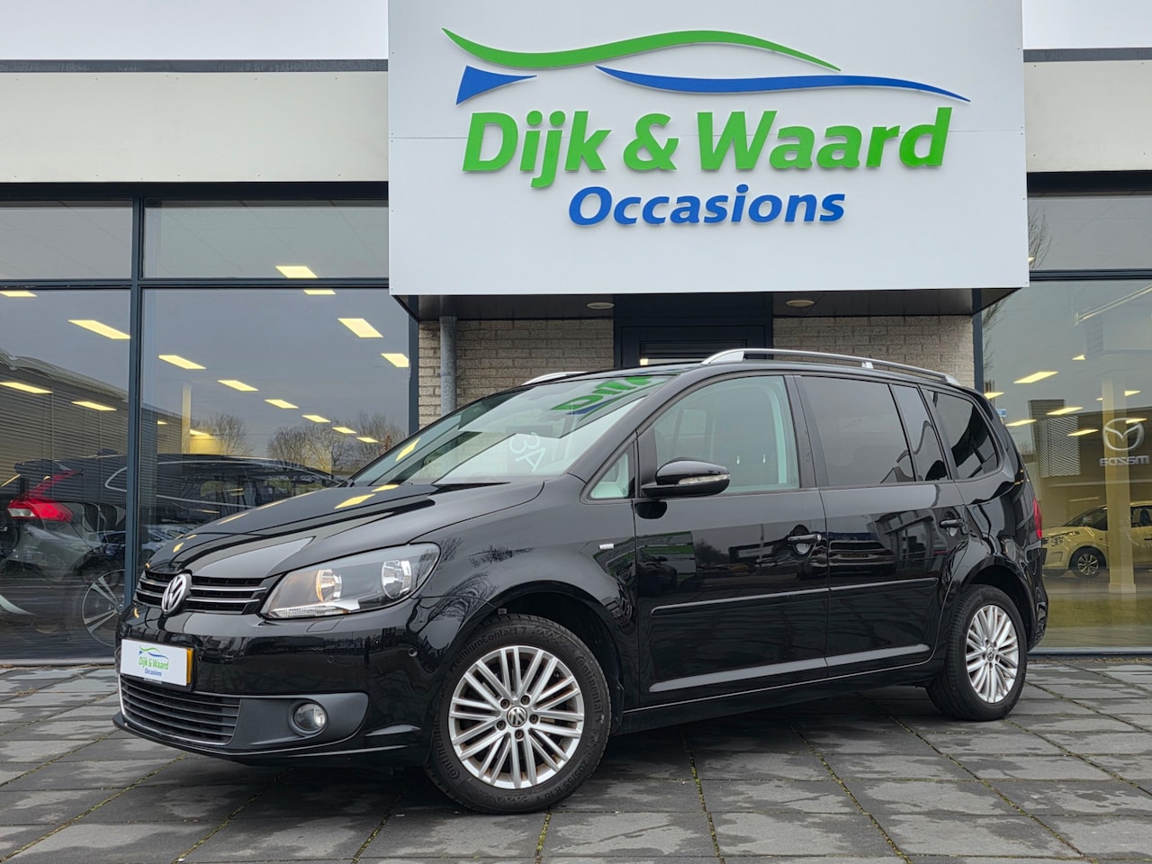 Volkswagen Touran - 1.2 TSI Highline BlueMotion 7p. – Clima – Cruise – Trekhaak – Ideale gezinsauto - AutoWereld.nl