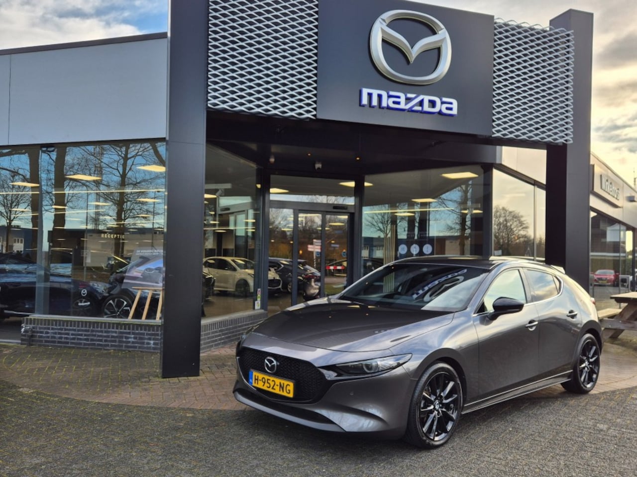 Mazda 3 - SKYACTIV-X 2.0 180 6MT LUXURY / Carplay - AutoWereld.nl