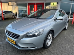 Volvo V40 - 1.6 T2 120PK Momentum Panorama dak/Trekhaak/achteruitrijcamera