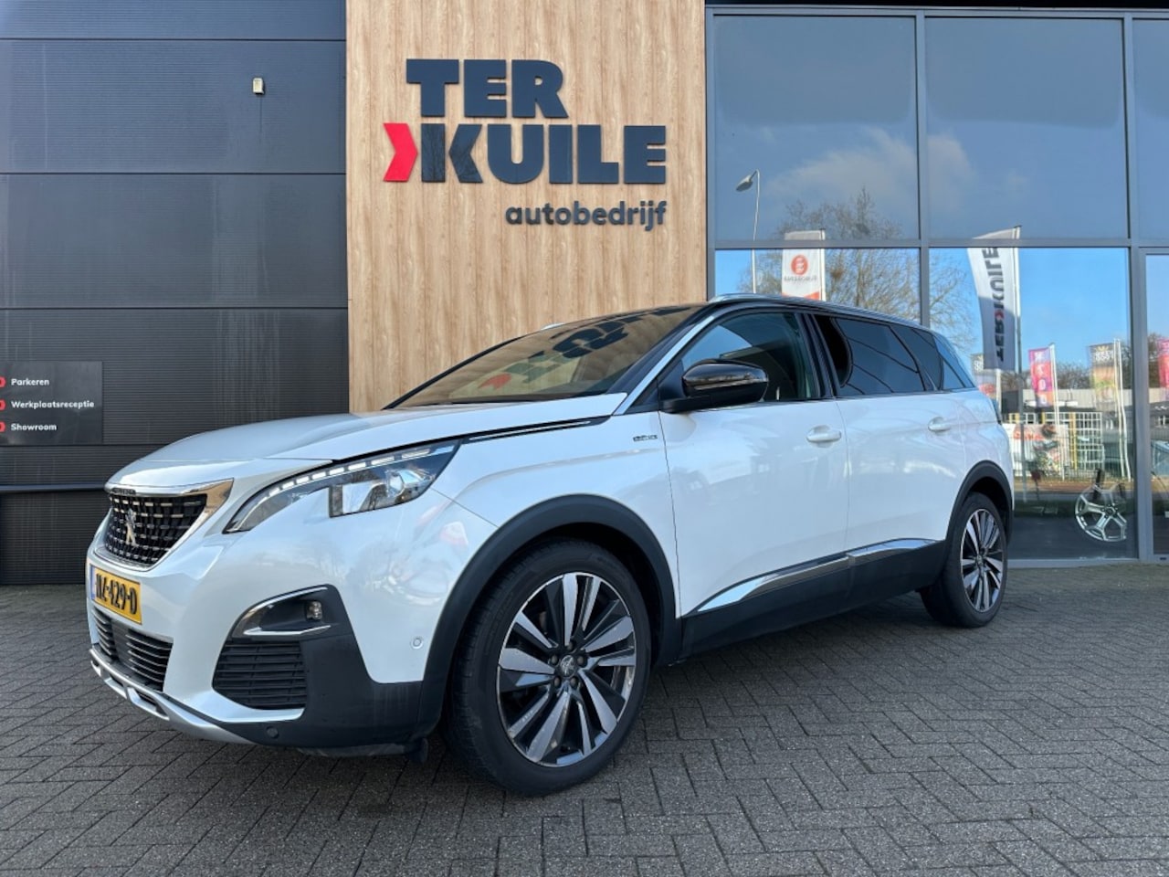 Peugeot 5008 - 1.2 PureTech GT-Line / Lage km / Leer / NAP - AutoWereld.nl
