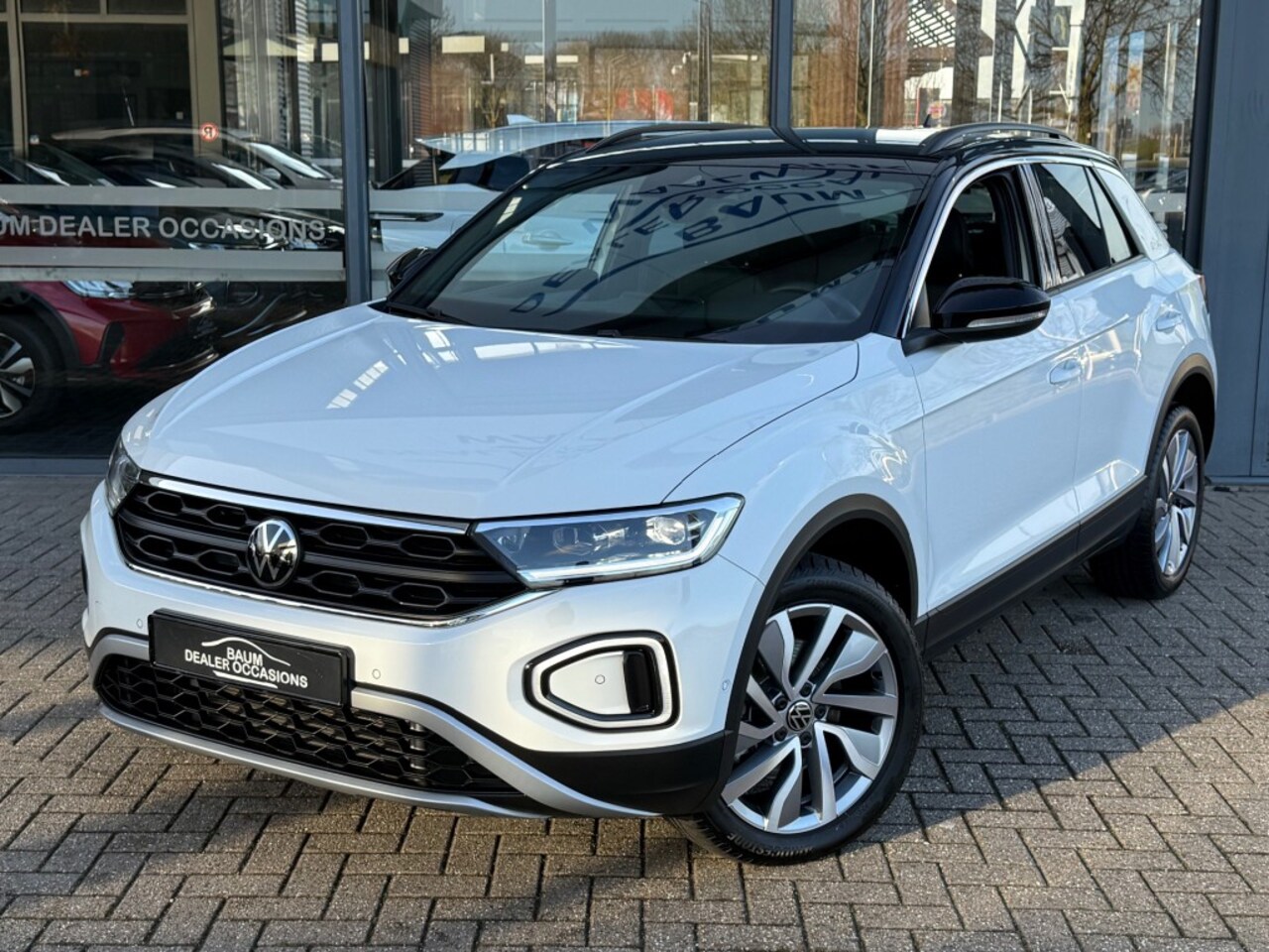 Volkswagen T-Roc - 2.0 TDI AUTOMAAT 150PK GOAL AIRCO NAVI PDC-CAMERA. - AutoWereld.nl