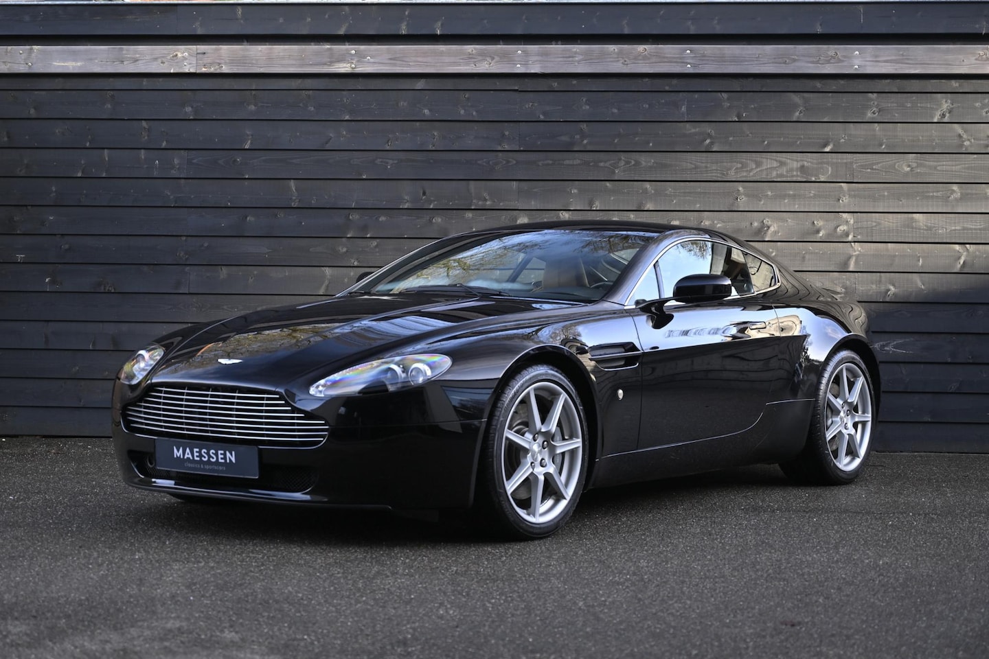 Aston Martin V8 Vantage - 4.3 V8 Sportshift - Kroymans onderhouden - NL Auto - AutoWereld.nl