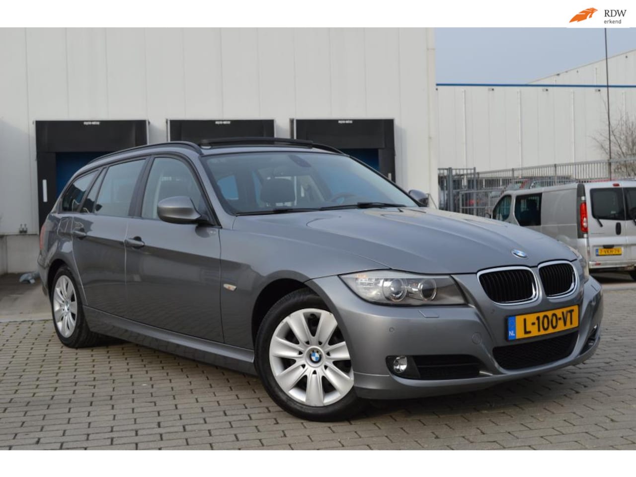 BMW 3-serie Touring - 318i Business Line Panorama Nieuwstaat! - AutoWereld.nl