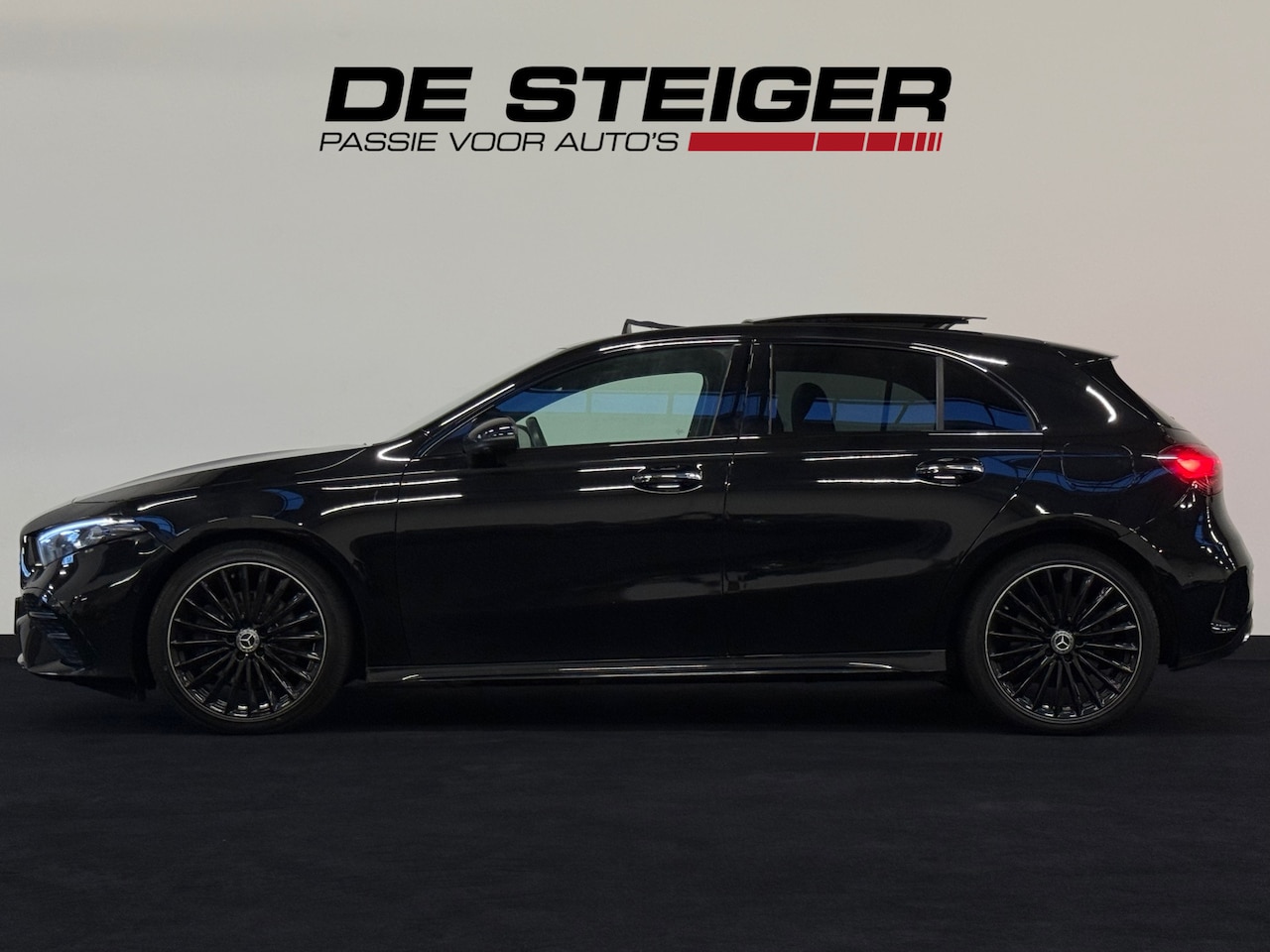 Mercedes-Benz A-klasse - 250 e AMG Blackpack Pano Memory 360 Sfeer - AutoWereld.nl