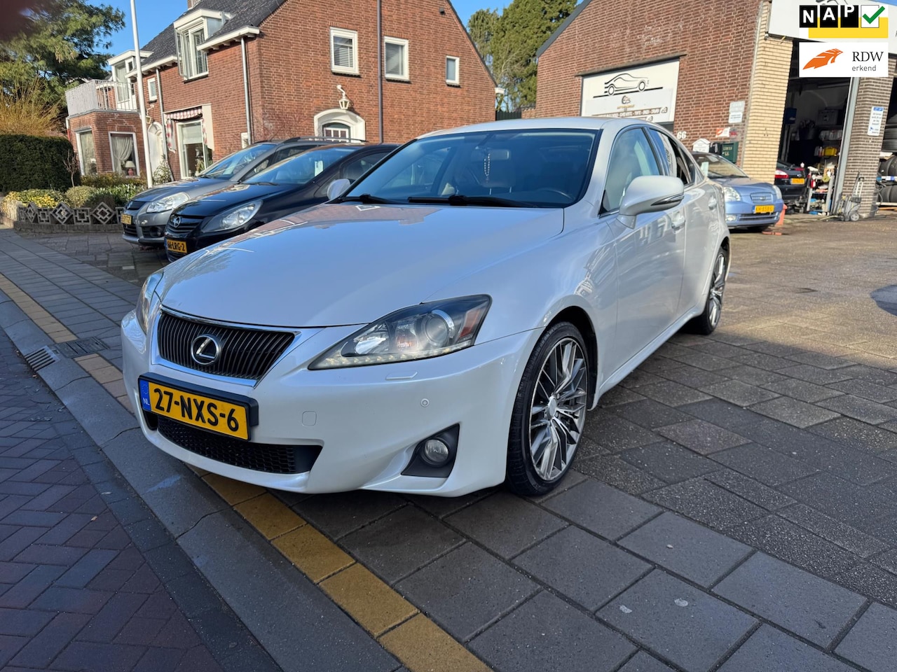 Lexus IS - 250 facelift LEER/STOELVERWARMING /PDC /CLIMA/KEYLESS - AutoWereld.nl