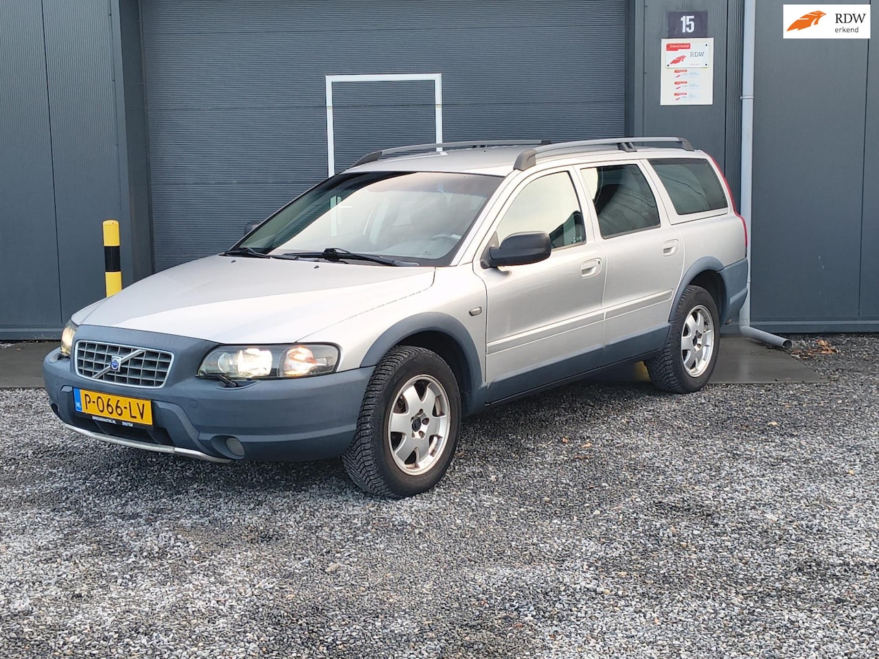 Volvo XC70 - 2.5 T Comfort Line Cross country - AutoWereld.nl