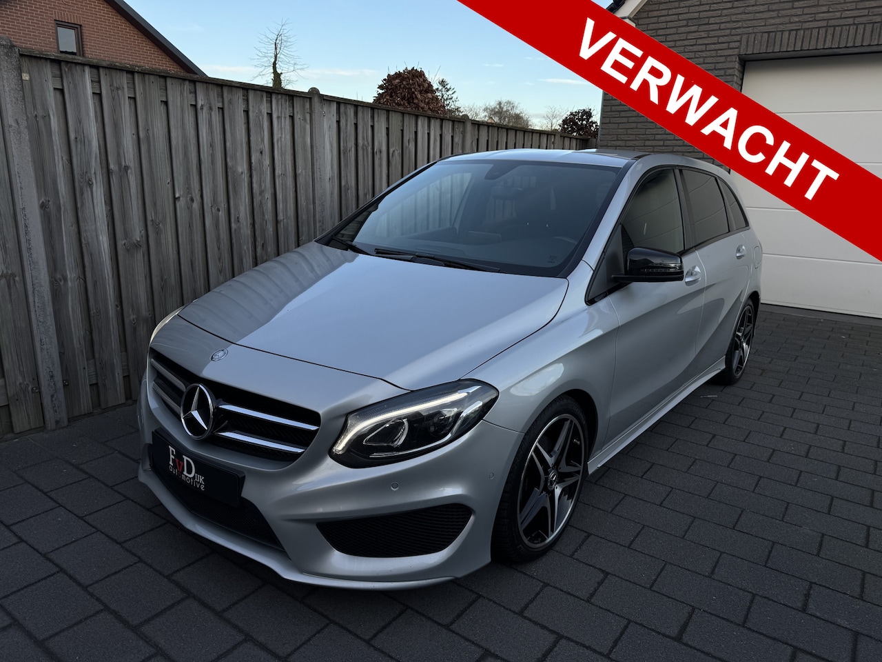 Mercedes-Benz B-klasse - 180 AMG Aut Navi SportLeder Led Nightpakket 18" Pdc - AutoWereld.nl