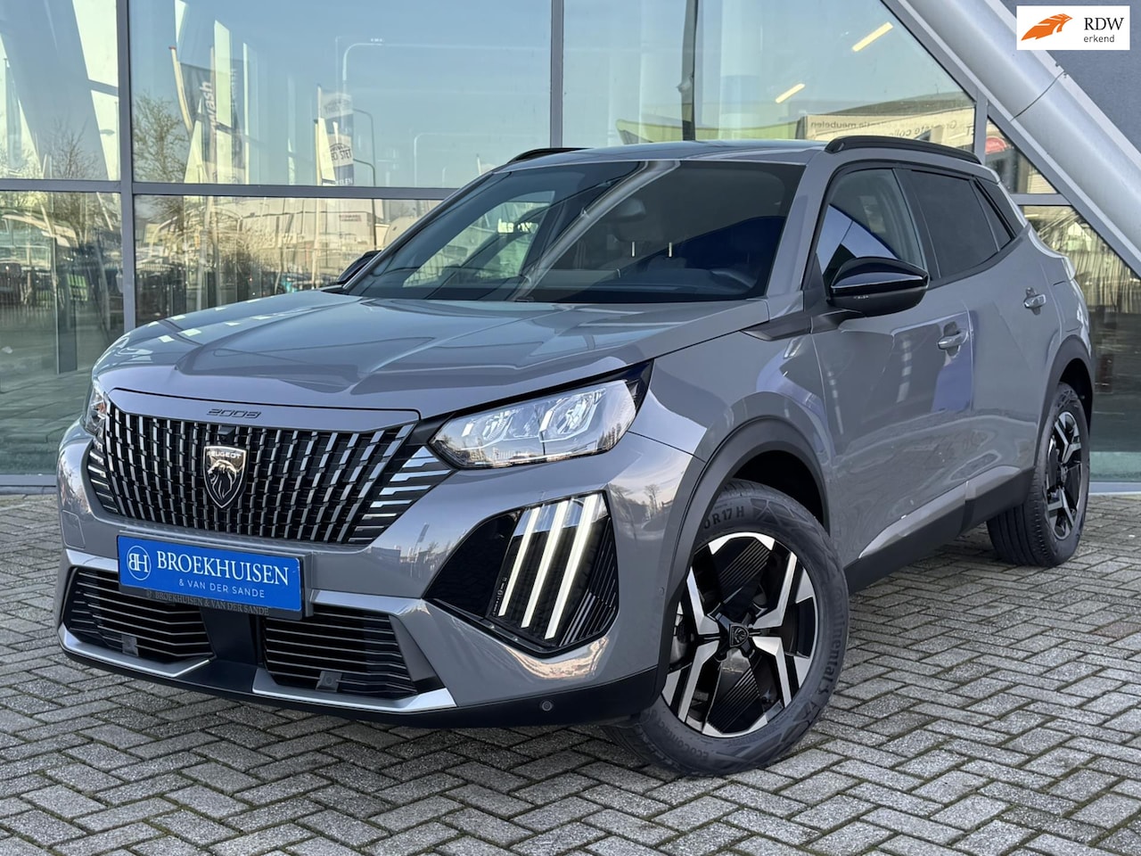 Peugeot 2008 - 1.2 Hybrid 136pk Allure Automaat / 360 Camera / Virtual Dashboard - AutoWereld.nl