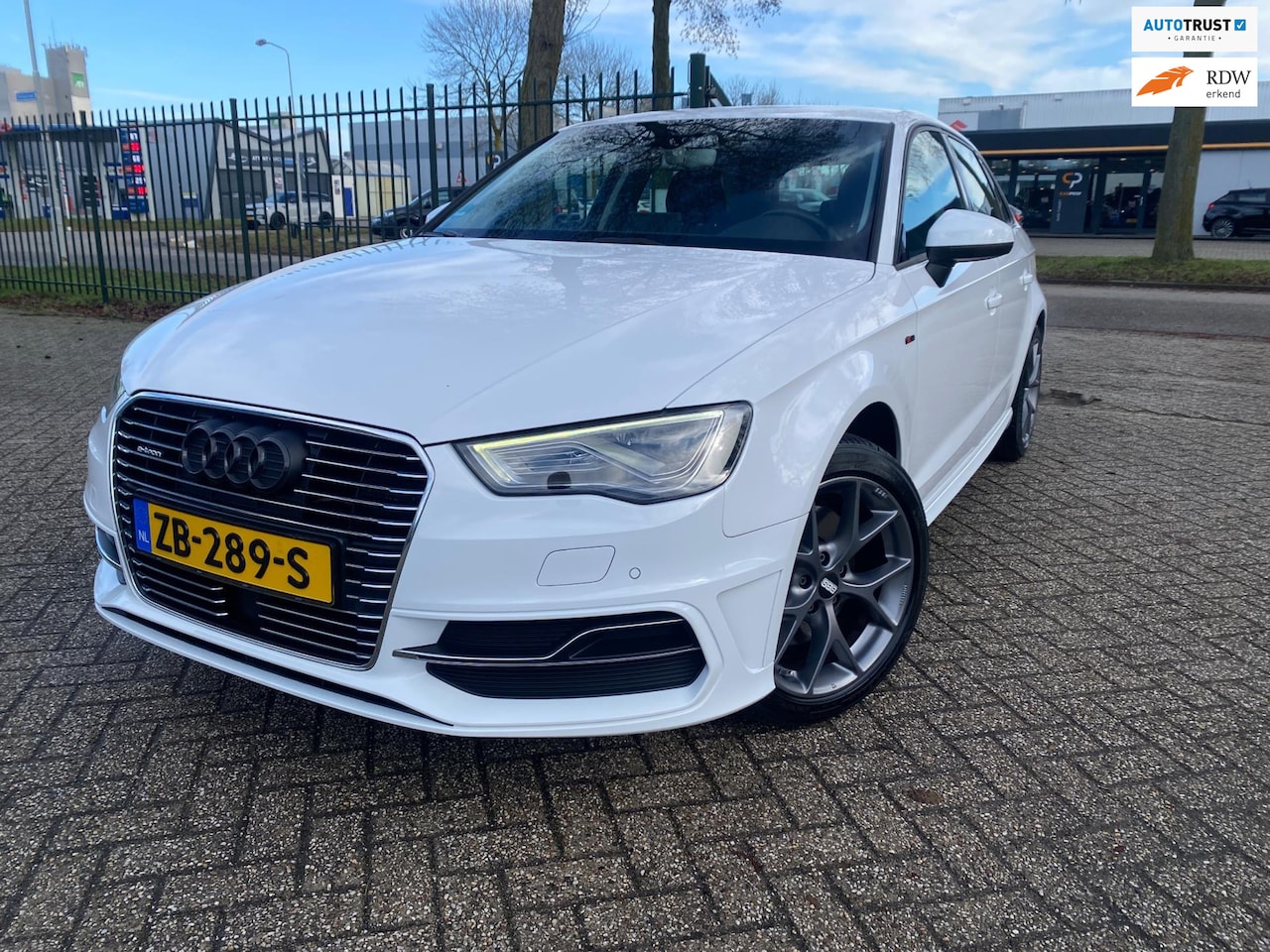 Audi A3 Sportback - 1.4 e-tron PHEV Attraction S-Line plus Stoelverw Cruise Nav Pdc - AutoWereld.nl